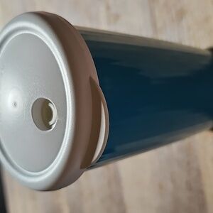 TUPPERWARE INSULATED TUMBLER WITH DRIP-LESS-SEAL